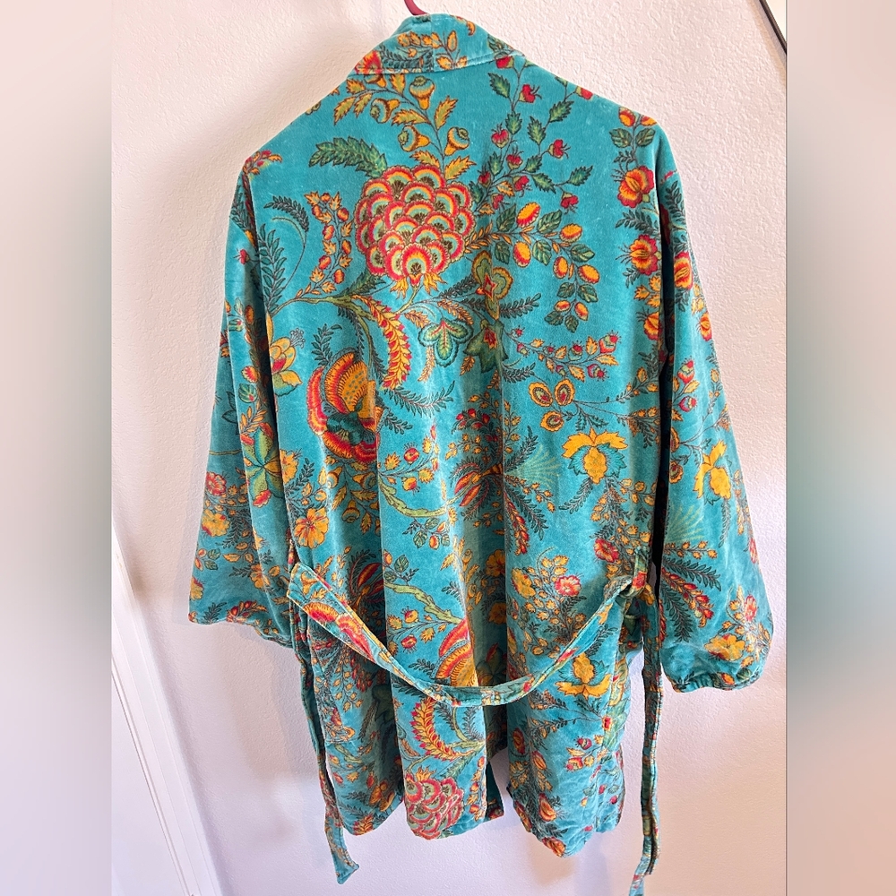 Unique Plush Robe - Picture 2 of 4